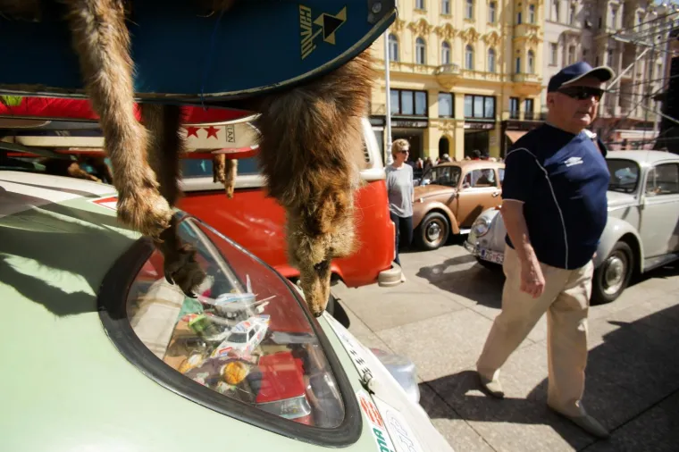 AUTOMOBILI ZAUZELI TRG BANA JELAČIĆA: Zagrepčani su danas imali priliku uživati u genijalnoj izložbi