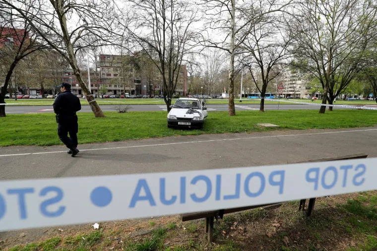 Policijski očevid nakon potjere za ukradenim automobilom u Novom Zagrebu