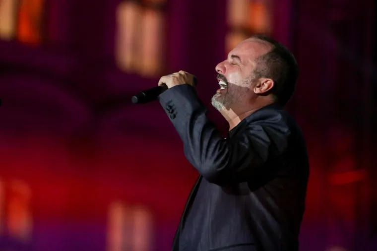 TONY ZAPJEVAO PRED ZAGREBAČKOM PUBLIKOM: Na Trgu bana Jelačića izveo svoje najveće hitove