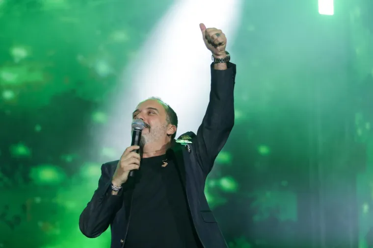 TONY ZAPJEVAO PRED ZAGREBAČKOM PUBLIKOM: Na Trgu bana Jelačića izveo svoje najveće hitove