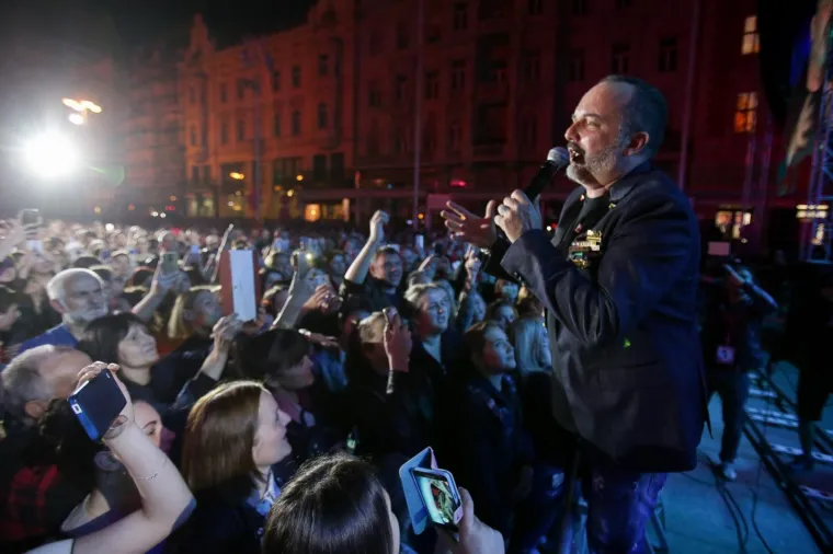 TONY ZAPJEVAO PRED ZAGREBAČKOM PUBLIKOM: Na Trgu bana Jelačića izveo svoje najveće hitove