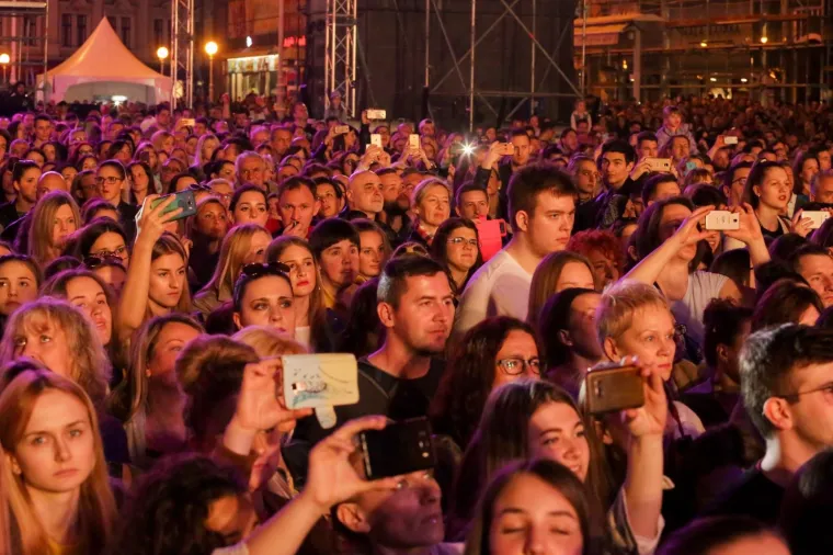 TONY ZAPJEVAO PRED ZAGREBAČKOM PUBLIKOM: Na Trgu bana Jelačića izveo svoje najveće hitove