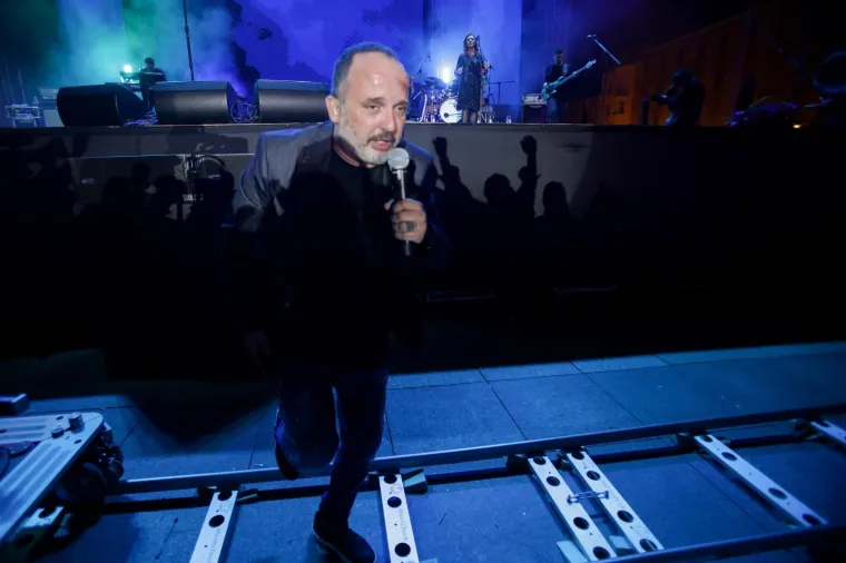 TONY ZAPJEVAO PRED ZAGREBAČKOM PUBLIKOM: Na Trgu bana Jelačića izveo svoje najveće hitove