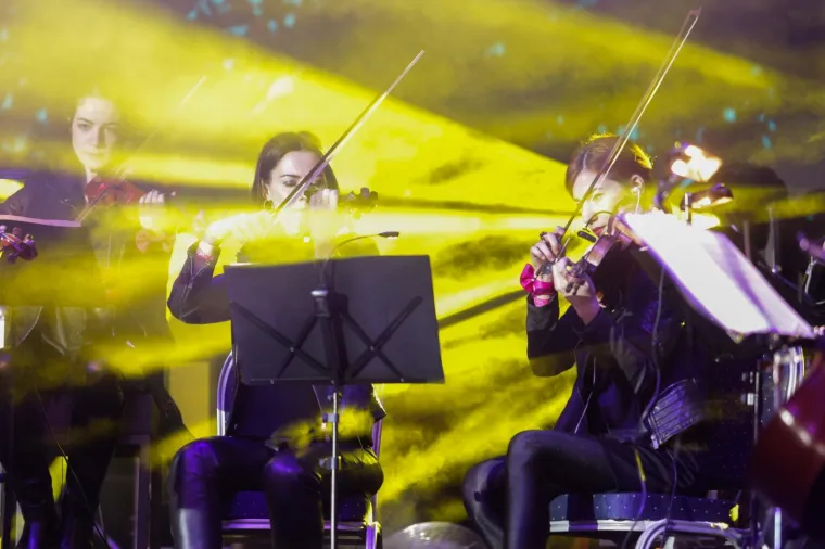 TONY ZAPJEVAO PRED ZAGREBAČKOM PUBLIKOM: Na Trgu bana Jelačića izveo svoje najveće hitove