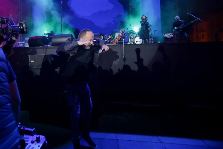 TONY ZAPJEVAO PRED ZAGREBAČKOM PUBLIKOM: Na Trgu bana Jelačića izveo svoje najveće hitove