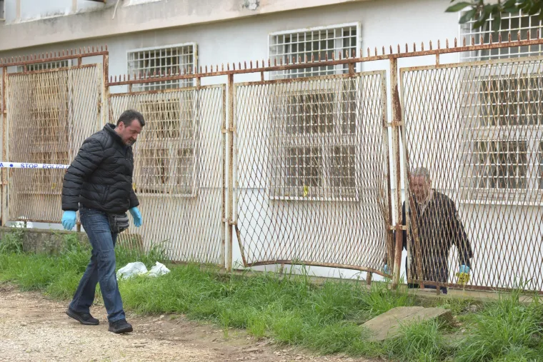 Zadar: u dvori&scaron;te PU zadarske noćas bačena ručna bomba