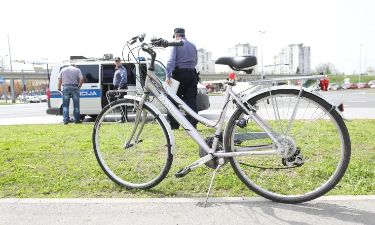 Nesreća u Karlovcu: autobus naletio na biciklistkinju