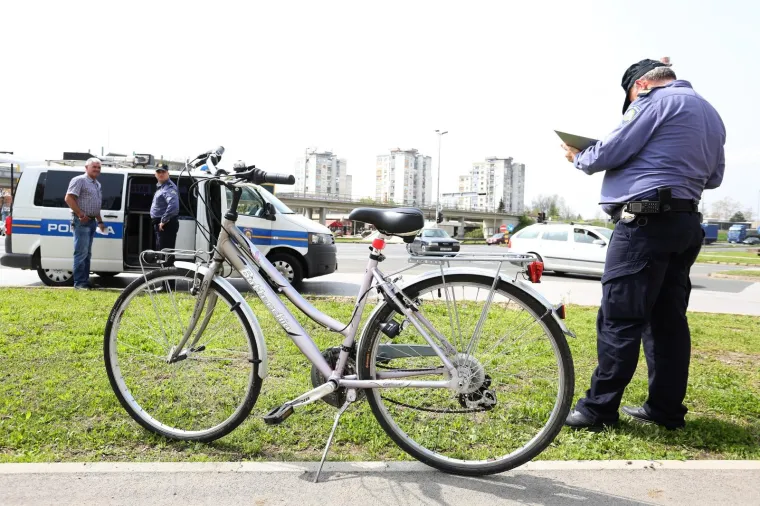 Nesreća u Karlovcu: autobus naletio na biciklistkinju