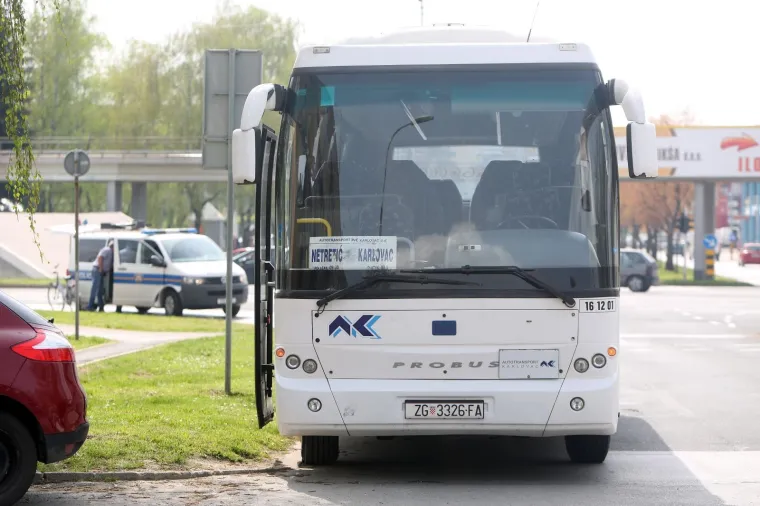 Nesreća u Karlovcu: autobus naletio na biciklistkinju