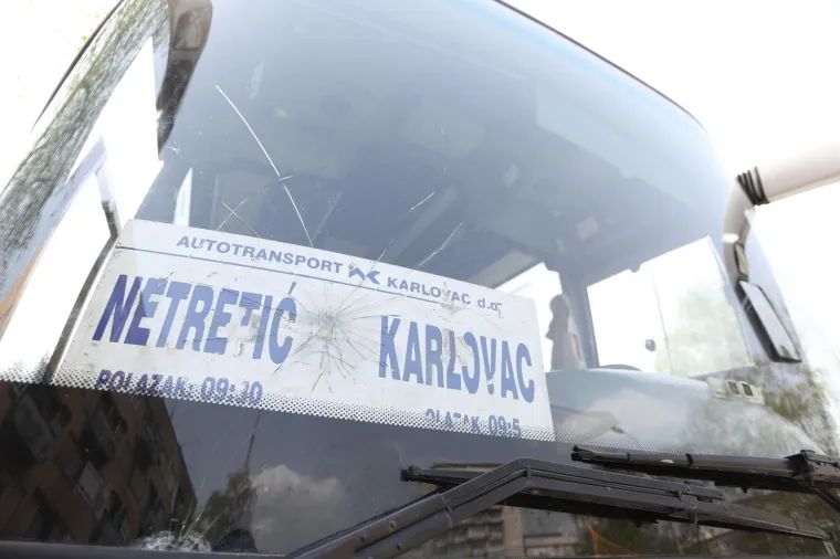 Nesreća u Karlovcu: autobus naletio na biciklistkinju