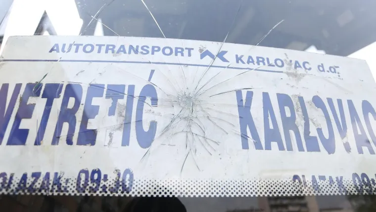 Nesreća u Karlovcu: autobus naletio na biciklistkinju