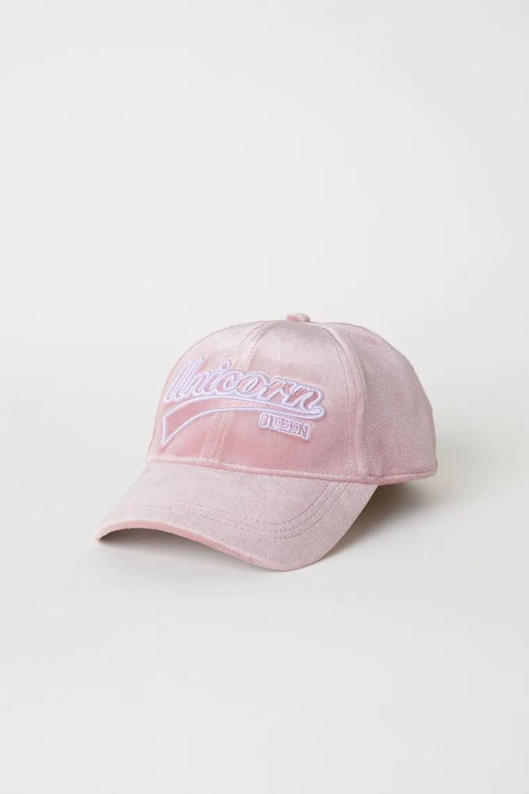 Baršunasta kapa s Unicorn Queen natpisom, H&amp;M, 74,12 kuna