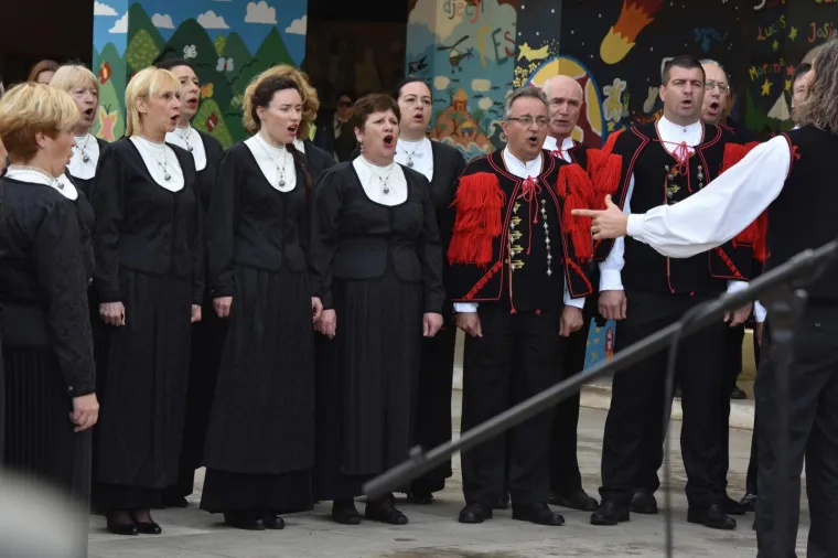 Predsjednica Republike Hrvatske Kolinda Grabar-Kitarović opet je izmjestila ured. Ovaj put u &Scaron;ibensko-kninsku županiju u kojoj će boraviti sljedeća tri dana