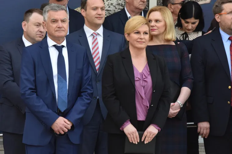 Predsjednica Republike Hrvatske Kolinda Grabar-Kitarović opet je izmjestila ured. Ovaj put u &Scaron;ibensko-kninsku županiju u kojoj će boraviti sljedeća tri dana