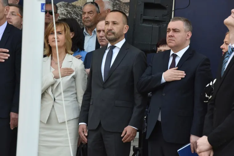 Predsjednica Republike Hrvatske Kolinda Grabar-Kitarović opet je izmjestila ured. Ovaj put u &Scaron;ibensko-kninsku županiju u kojoj će boraviti sljedeća tri dana