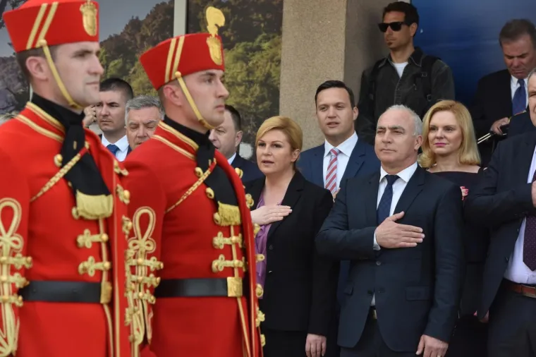 Predsjednica Republike Hrvatske Kolinda Grabar-Kitarović opet je izmjestila ured. Ovaj put u &Scaron;ibensko-kninsku županiju u kojoj će boraviti sljedeća tri dana