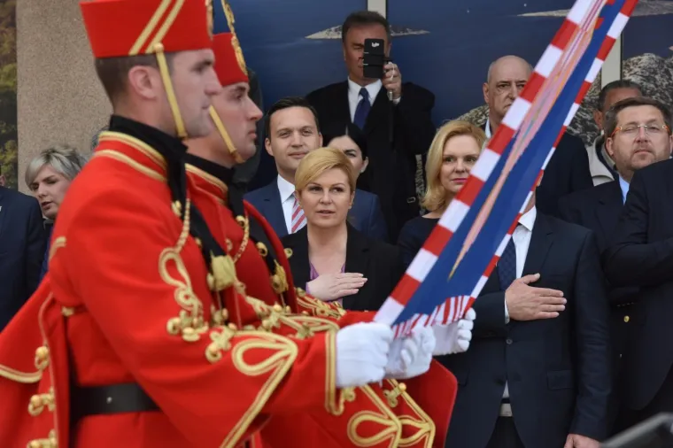 Predsjednica Republike Hrvatske Kolinda Grabar-Kitarović opet je izmjestila ured. Ovaj put u &Scaron;ibensko-kninsku županiju u kojoj će boraviti sljedeća tri dana