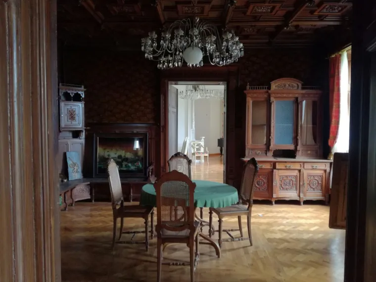 Neupitan je dru&scaron;tveni interes za kupnju dvorca &Scaron;aulovec jer se tako vrijedan objekt ne može prepustiti igri privatnih interesa. Dvorac treba otvoriti javnosti, staviti ga u turističku i ugostiteljsku funkciju te uvesti u kurikulume kako bi bio dio obvezne edukacije djece.
Obrazloženje je to varaždinskog župana Radimira Čačića za plan da županija, kojoj je na čelu, kupi dvorac koji se trenutačno na dražbi prodaje za 4,1 milijun kuna kao dio stečajne mase propale &ldquo;Varaždinke&rdquo;