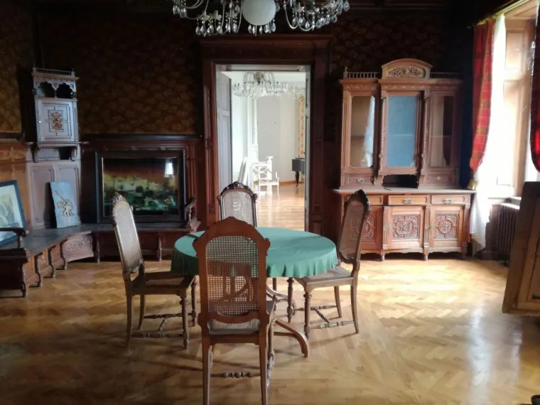 Neupitan je dru&scaron;tveni interes za kupnju dvorca &Scaron;aulovec jer se tako vrijedan objekt ne može prepustiti igri privatnih interesa. Dvorac treba otvoriti javnosti, staviti ga u turističku i ugostiteljsku funkciju te uvesti u kurikulume kako bi bio dio obvezne edukacije djece.
Obrazloženje je to varaždinskog župana Radimira Čačića za plan da županija, kojoj je na čelu, kupi dvorac koji se trenutačno na dražbi prodaje za 4,1 milijun kuna kao dio stečajne mase propale &ldquo;Varaždinke&rdquo;