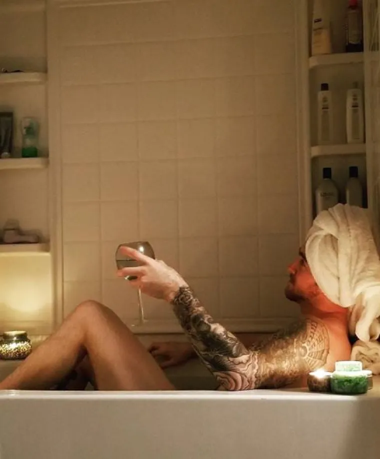 Fotke frajera u 'ženskim' pozama nasmijat će vas do suza