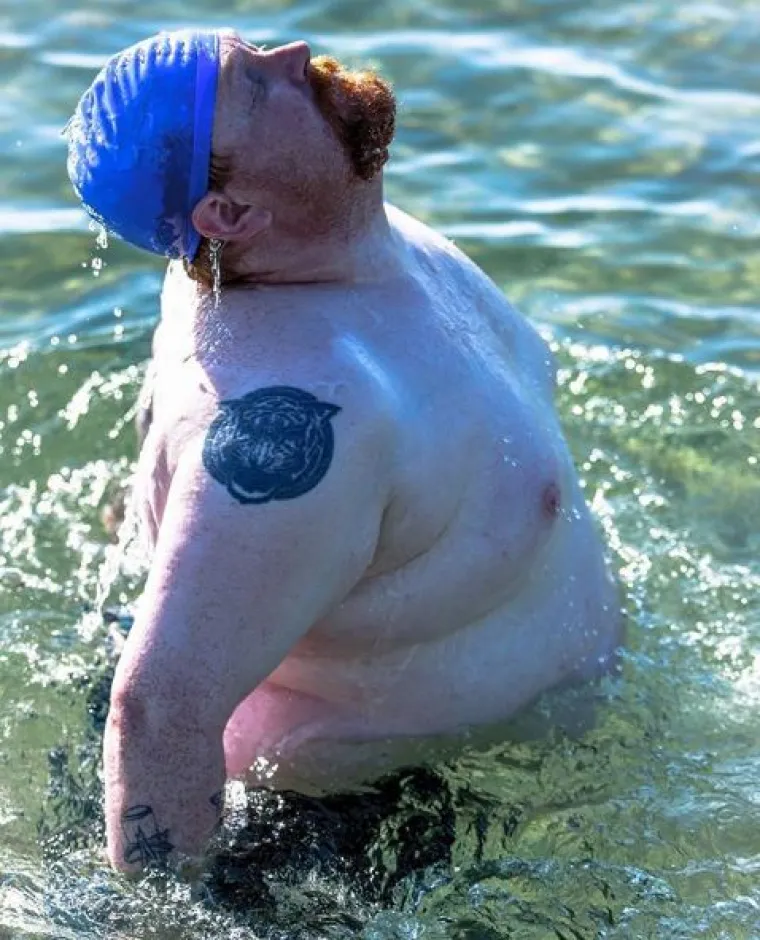 Fotke frajera u 'ženskim' pozama nasmijat će vas do suza