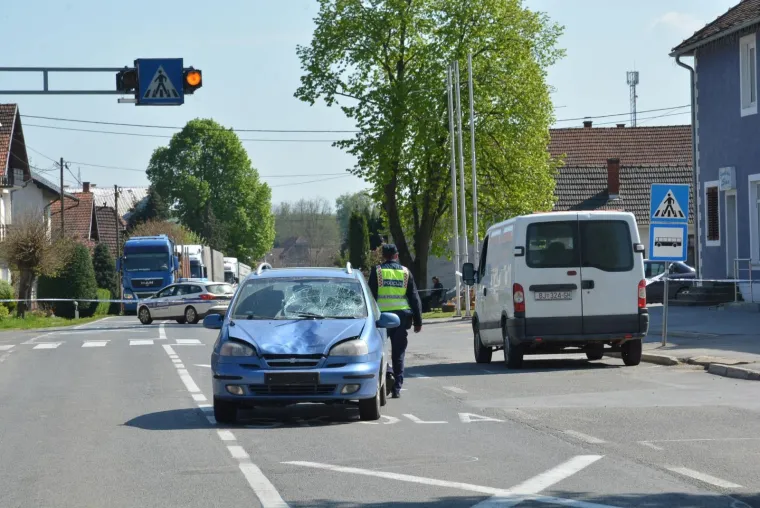 U mjestu &Scaron;tefanje pokraj Bjelovara u četvrtak se ne&scaron;to iza podneva dogodila stra&scaron;na prometna nesreća.