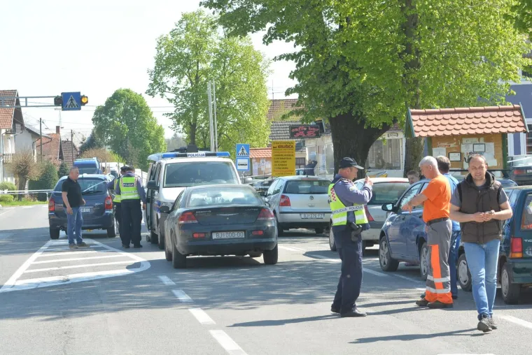 U mjestu &Scaron;tefanje pokraj Bjelovara u četvrtak se ne&scaron;to iza podneva dogodila stra&scaron;na prometna nesreća.
