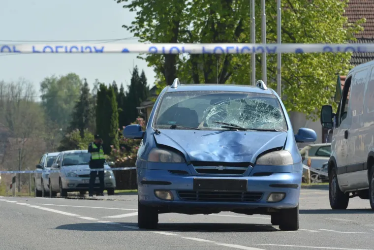 U mjestu &Scaron;tefanje pokraj Bjelovara u četvrtak se ne&scaron;to iza podneva dogodila stra&scaron;na prometna nesreća.