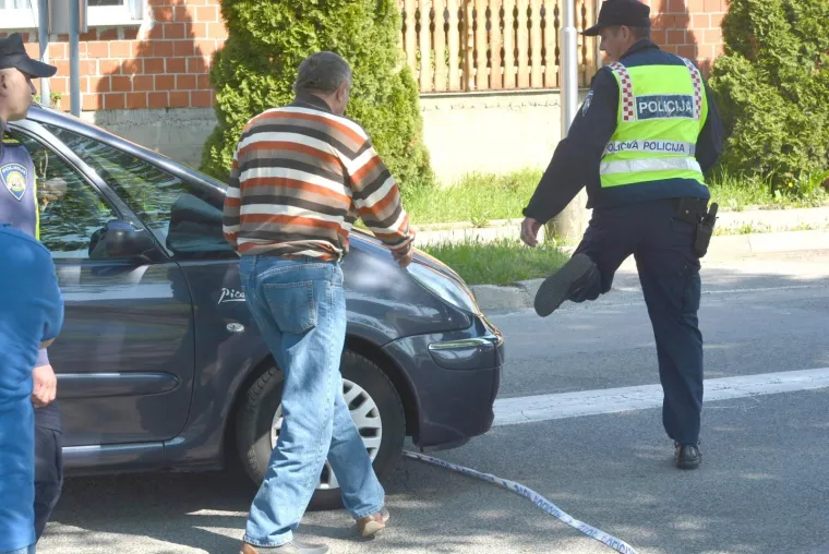 U mjestu &Scaron;tefanje pokraj Bjelovara u četvrtak se ne&scaron;to iza podneva dogodila stra&scaron;na prometna nesreća.