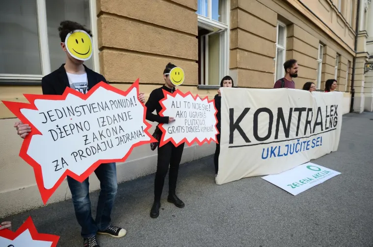 Zelena akcija održala prosvjed protiv LNG terminala ispred Hrvatskg sabora