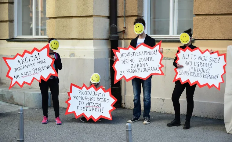 Zelena akcija održala prosvjed protiv LNG terminala ispred Hrvatskg sabora