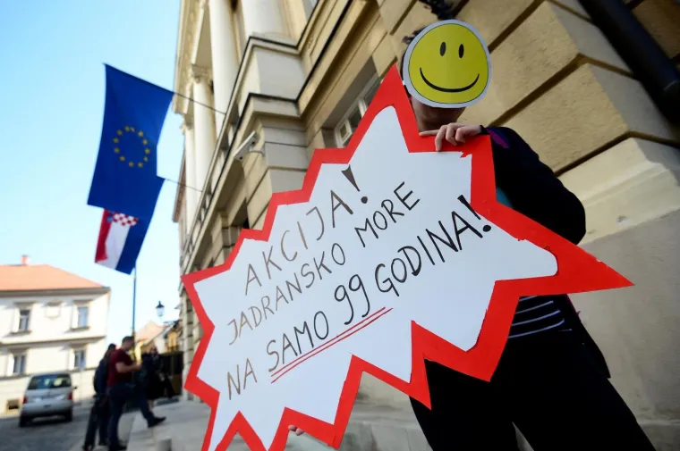 Zelena akcija održala prosvjed protiv LNG terminala ispred Hrvatskg sabora