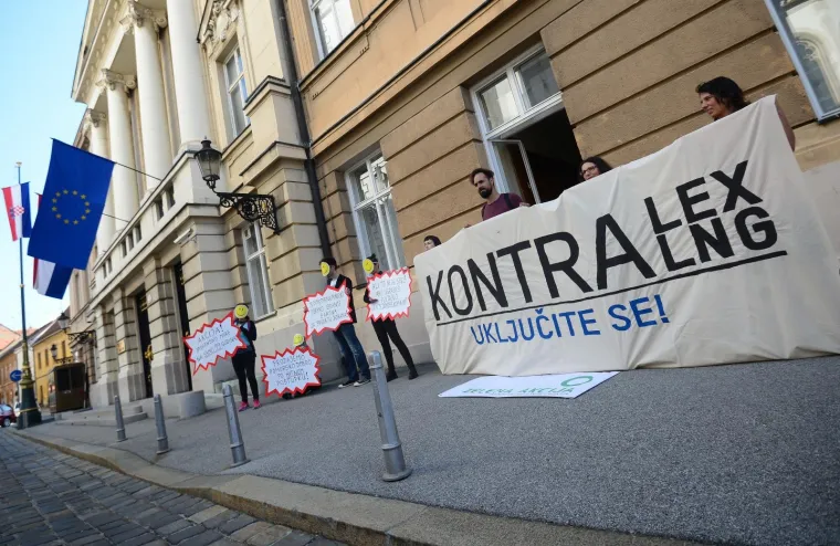 Zelena akcija održala prosvjed protiv LNG terminala ispred Hrvatskg sabora