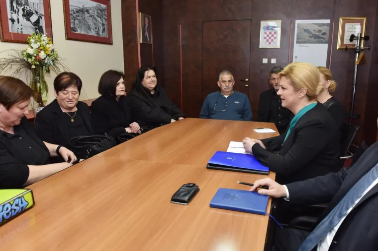 Predsjednica s vatrogascima