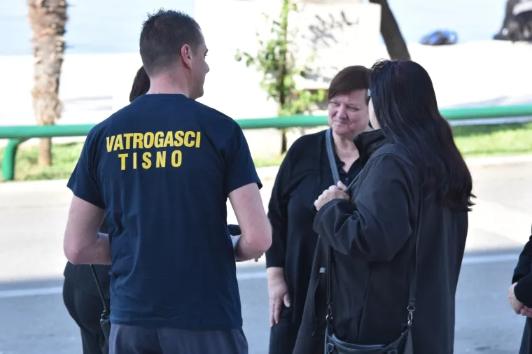 Predsjednica s vatrogascima