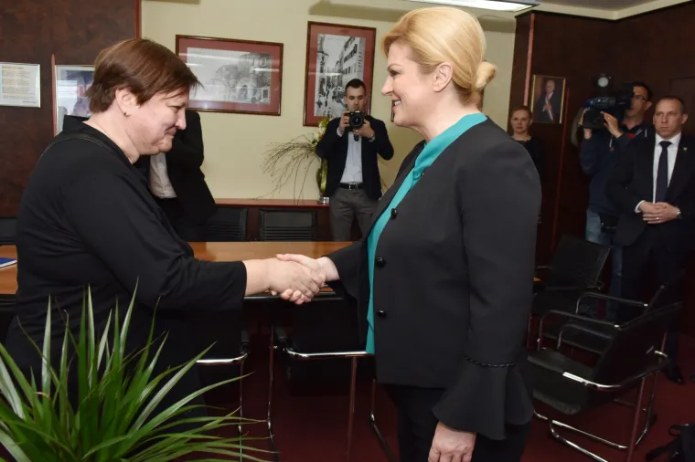 Predsjednica s vatrogascima