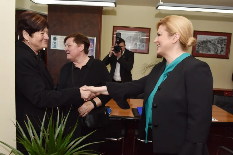 Predsjednica s vatrogascima