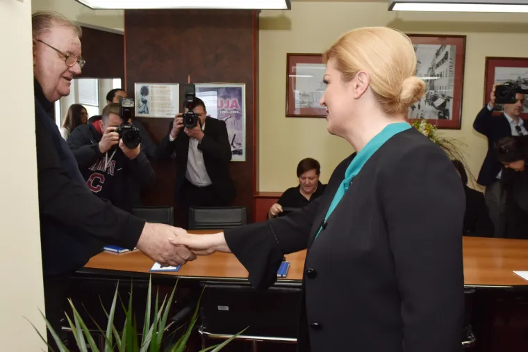 Predsjednica s vatrogascima