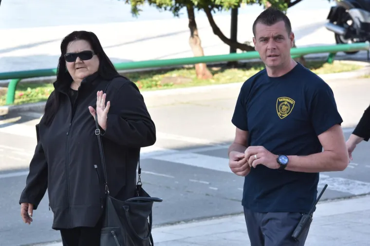 Predsjednica s vatrogascima