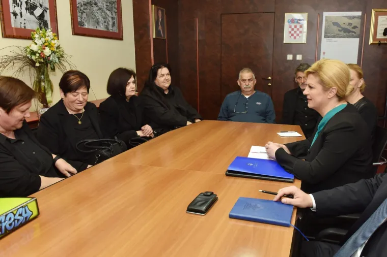 Predsjednica s vatrogascima