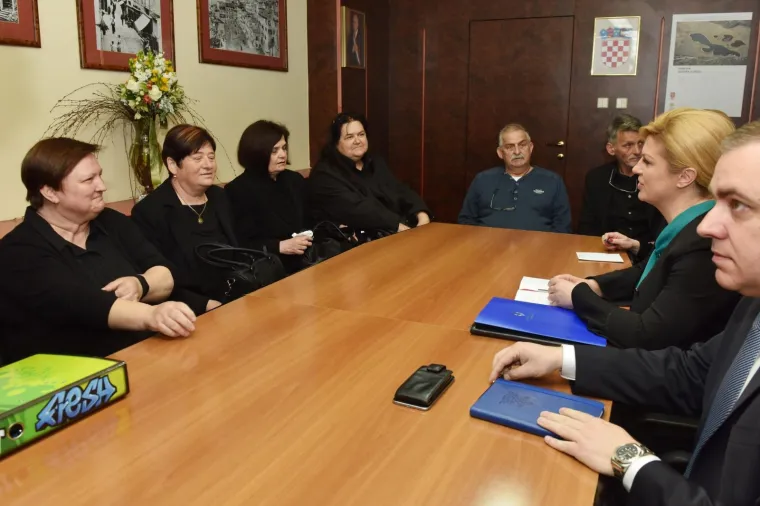 Predsjednica s vatrogascima