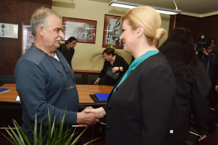 Predsjednica s vatrogascima