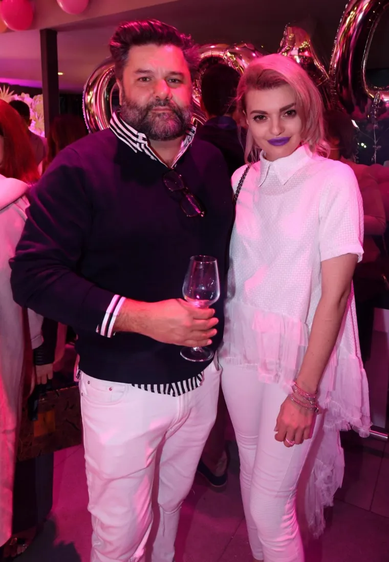 Na ružičastom tepihu su se tako na&scaron;la brojna poznata lica. Ella Dvornik i Charles Pearce