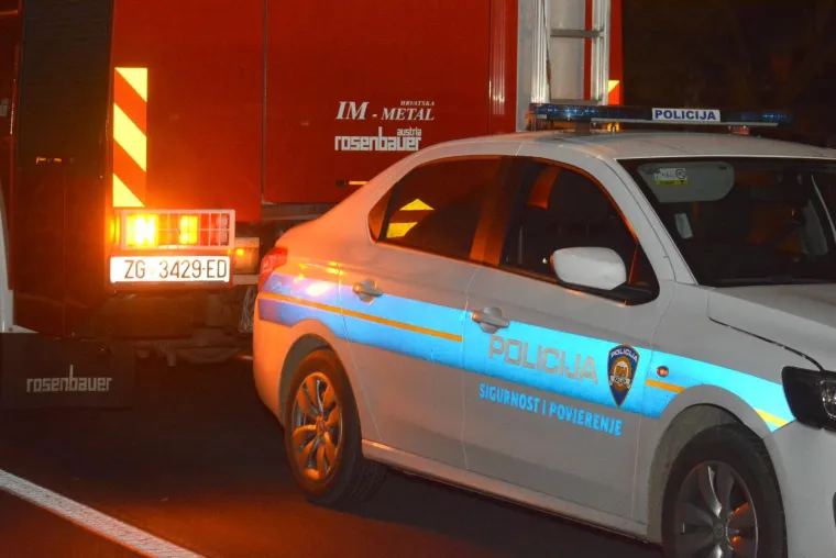Zabio se u policijski automobil tijekom očevida u kojemu je poginuo motociklist