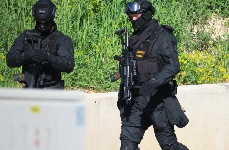 DRAMA U KA&Scaron;TELIMA: Pucao pa se zatvorio u kuću