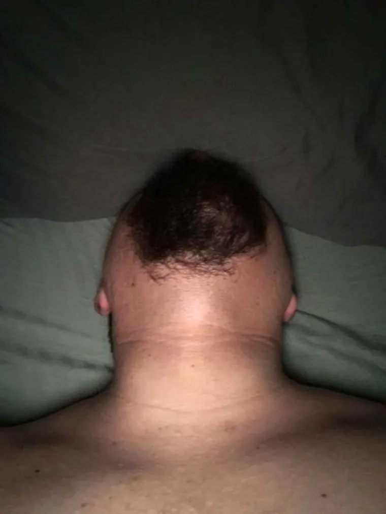 Društvenim mrežama širi se urnebesan, ali pomalo uznemirujuć trend pod nazivim 'beard challenge'. Ovaj izazov sastoji se od zabacivanja glave unazad i fotografiranja vrata i brade. Rezultati variraju od smiješnih do jezivih, a neke od njih možete pogleadti u nastavku.