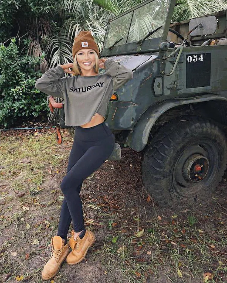 ERIN JE NEKA NOVA VRSTA COUNTRY PJEVAČICE: Umjesto u kaubojkama pozira u teretani i uskih haljinicama