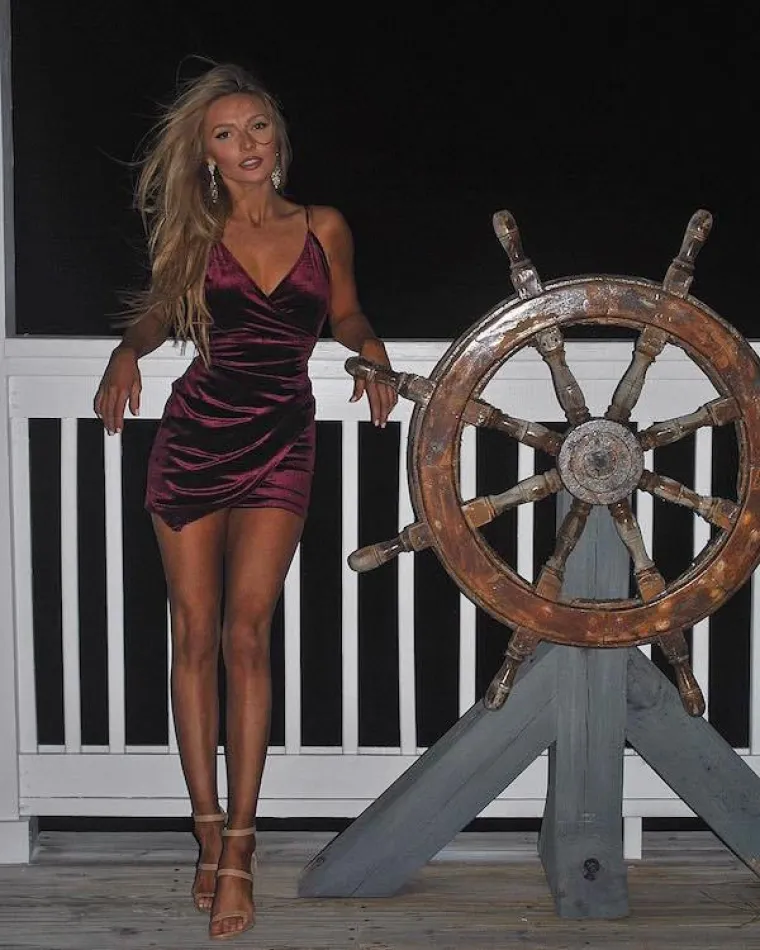 ERIN JE NEKA NOVA VRSTA COUNTRY PJEVAČICE: Umjesto u kaubojkama pozira u teretani i uskih haljinicama