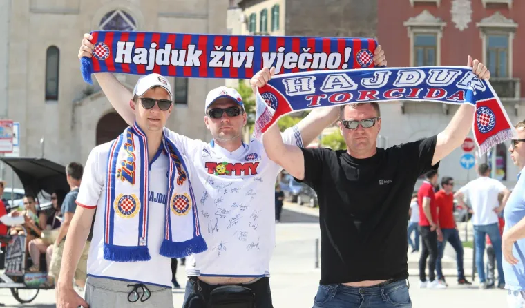 Navijači preplavili Split uoči derbija: promet u kolapsu, odjekuju topovski udari