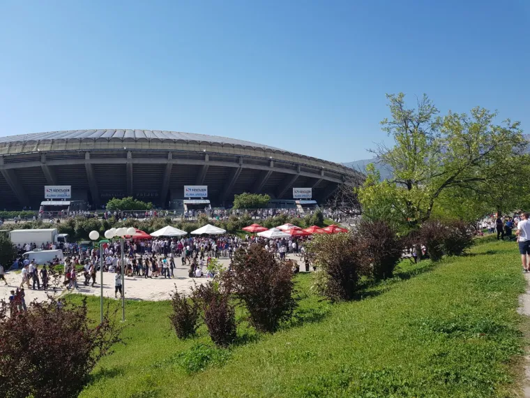 Navijači preplavili Split uoči derbija: promet u kolapsu, odjekuju topovski udari